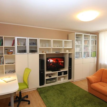Fast Friend - Cozy Apartment In The Center With Private Garage 리예카 외부 사진