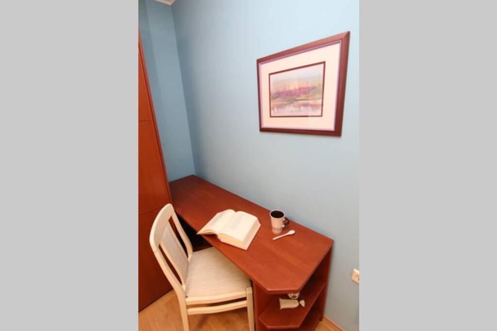 Fast Friend - Cozy Apartment In The Center With Private Garage 리예카 외부 사진