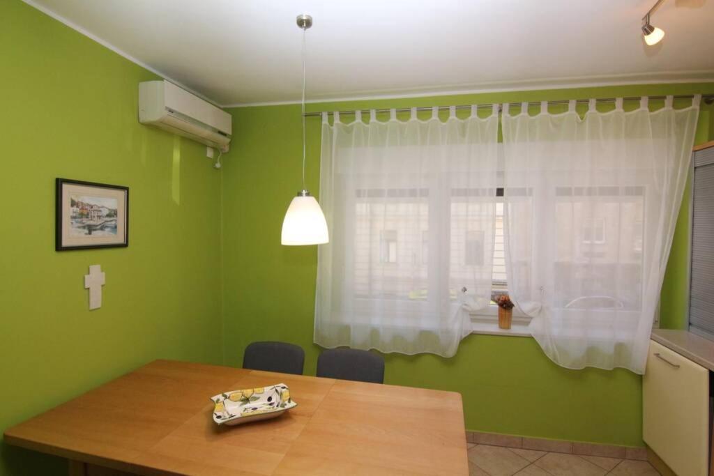 Fast Friend - Cozy Apartment In The Center With Private Garage 리예카 외부 사진