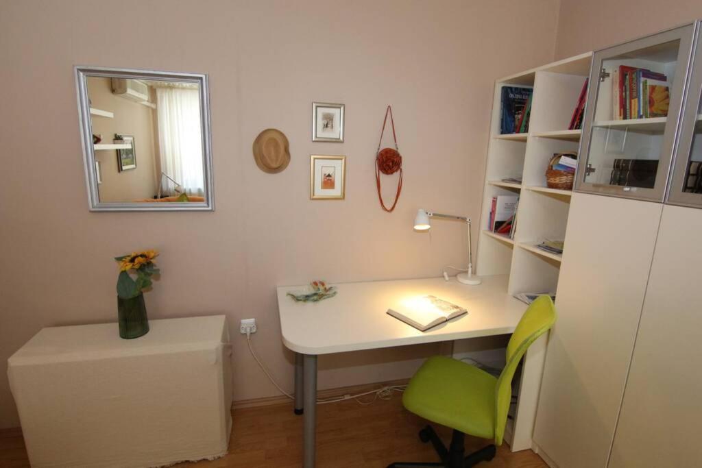 Fast Friend - Cozy Apartment In The Center With Private Garage 리예카 외부 사진