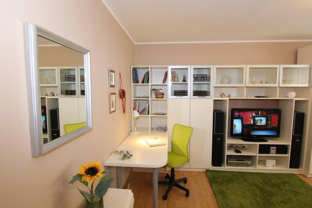 Fast Friend - Cozy Apartment In The Center With Private Garage 리예카 외부 사진