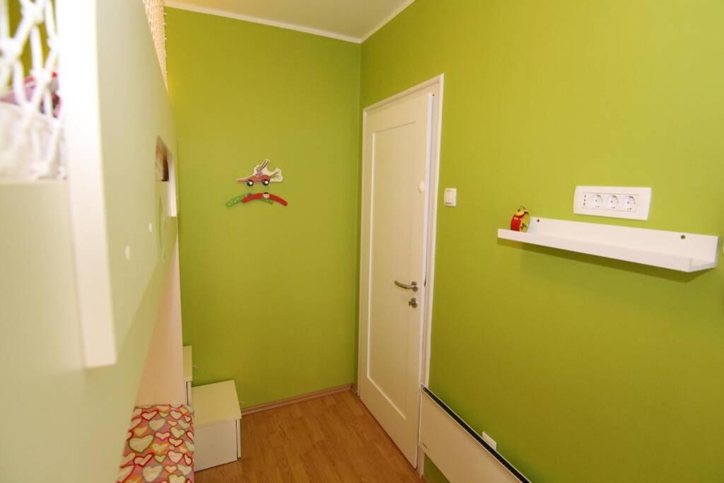 Fast Friend - Cozy Apartment In The Center With Private Garage 리예카 외부 사진
