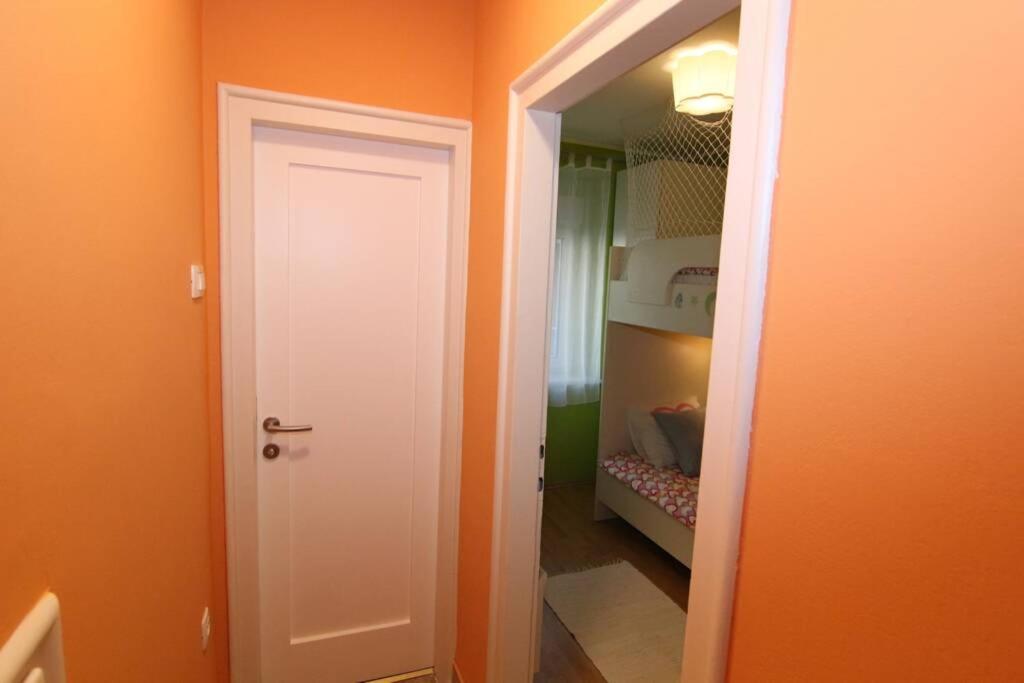 Fast Friend - Cozy Apartment In The Center With Private Garage 리예카 외부 사진