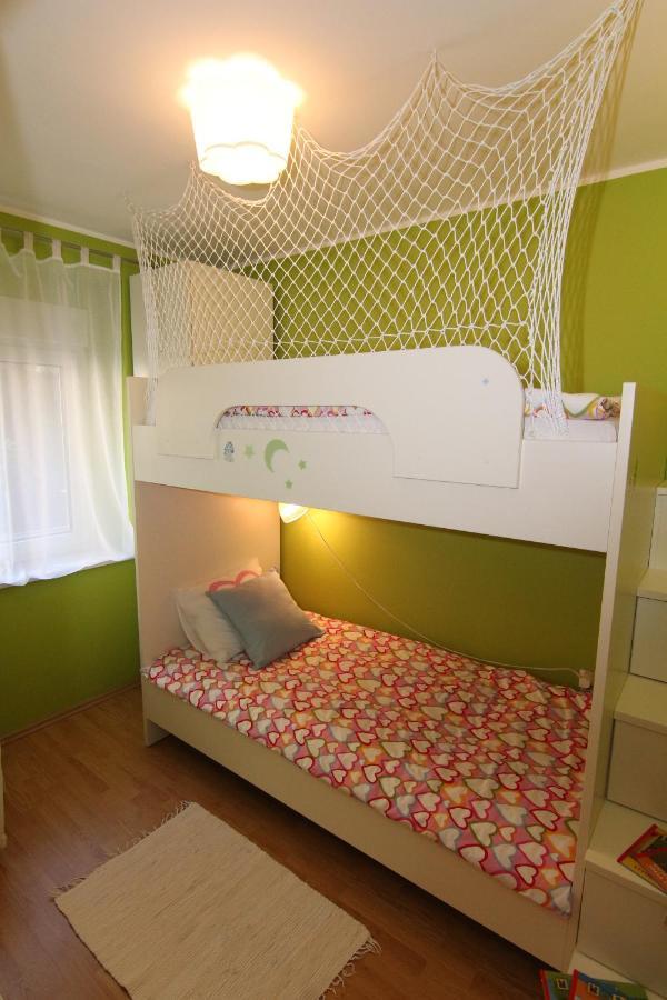 Fast Friend - Cozy Apartment In The Center With Private Garage 리예카 외부 사진