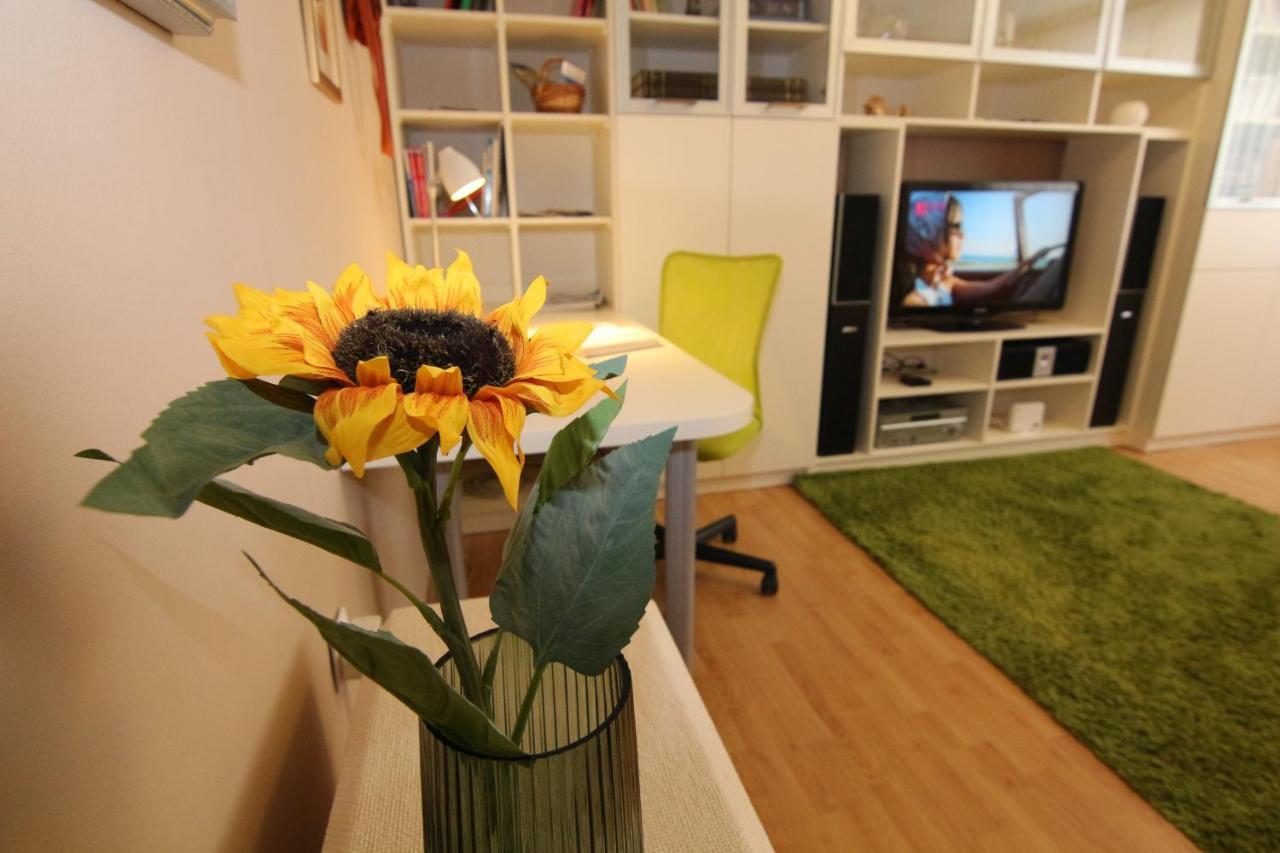 Fast Friend - Cozy Apartment In The Center With Private Garage 리예카 외부 사진