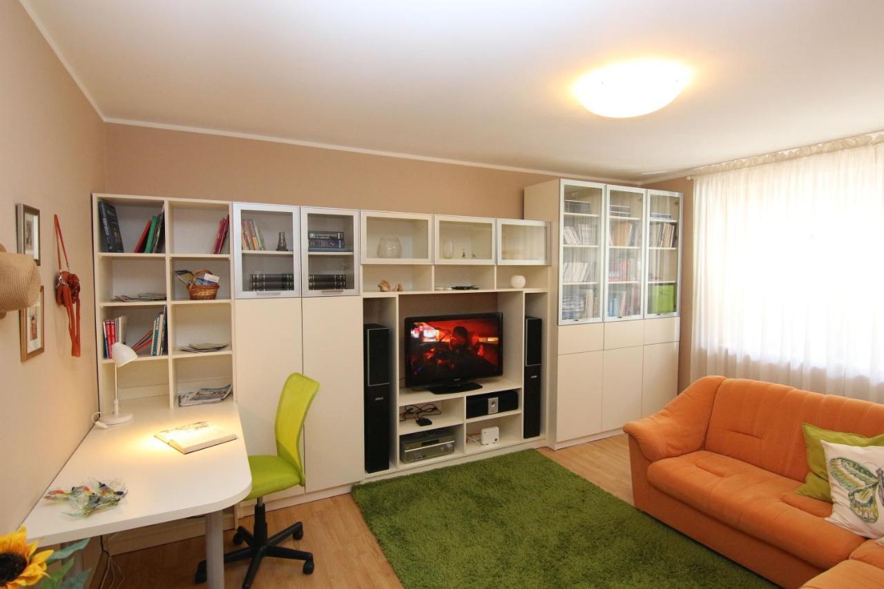 Fast Friend - Cozy Apartment In The Center With Private Garage 리예카 외부 사진